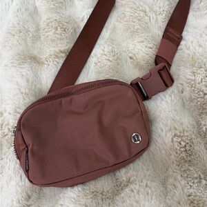 Twighlight rose lululemon everywhere belt bag